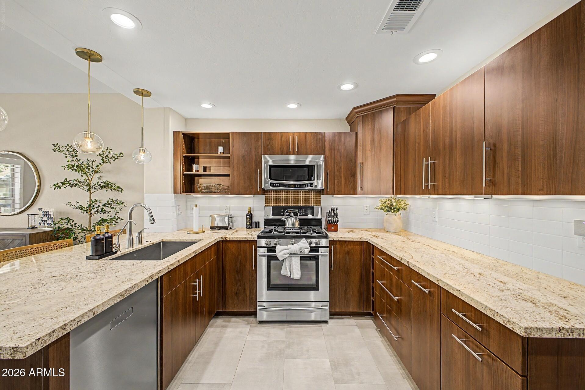 20121 N 76TH Street 1019