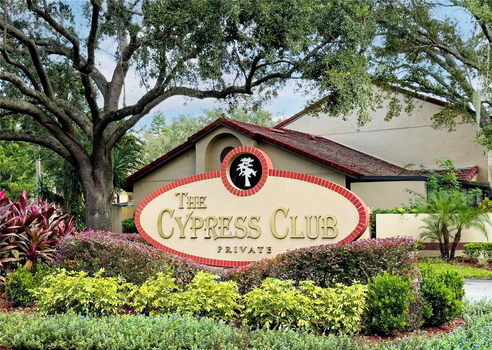 418 CLUB DR