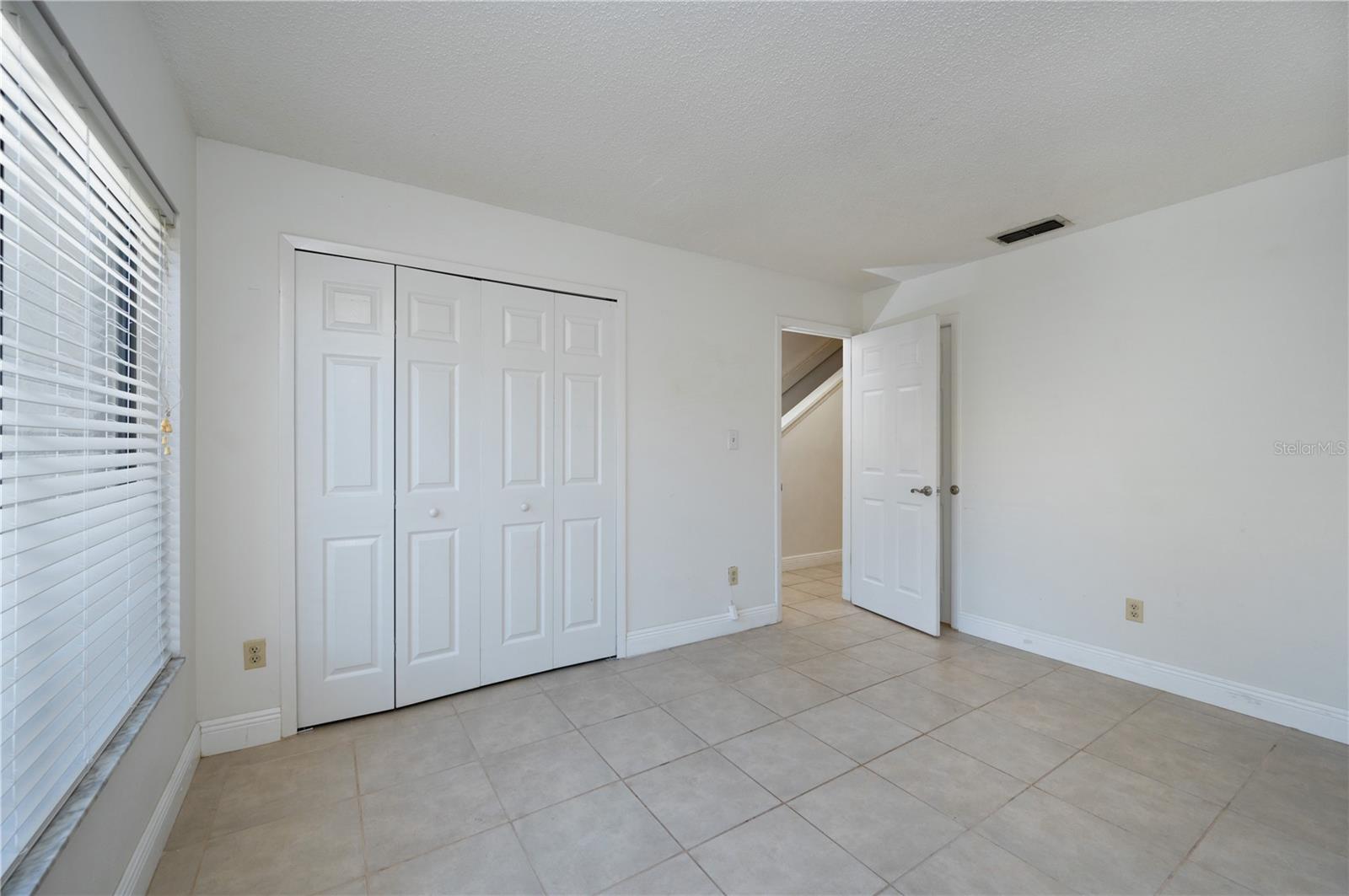 418 CLUB DR