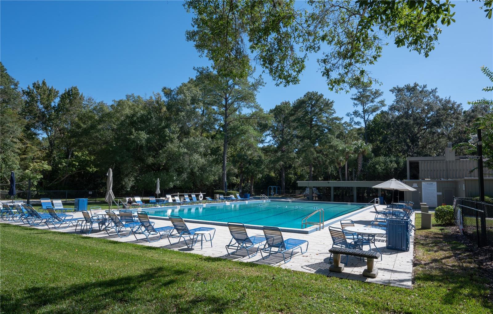 418 CLUB DR