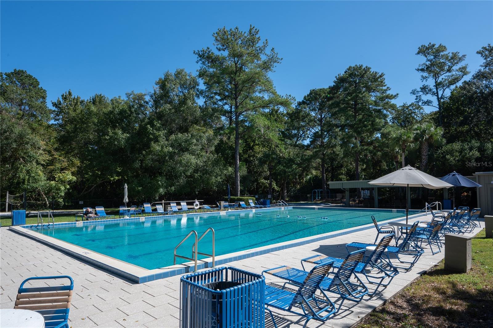 418 CLUB DR