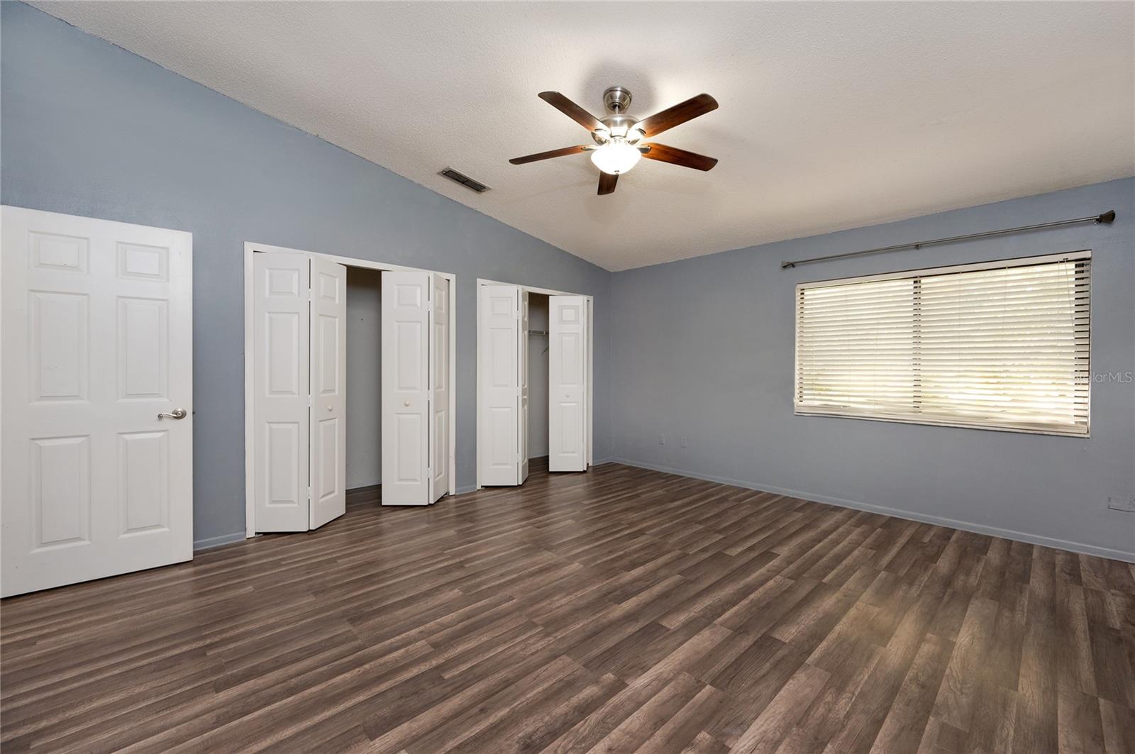 418 CLUB DR