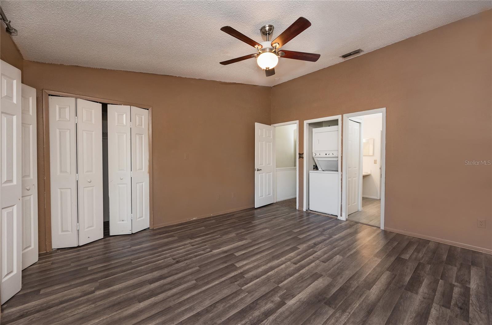 418 CLUB DR