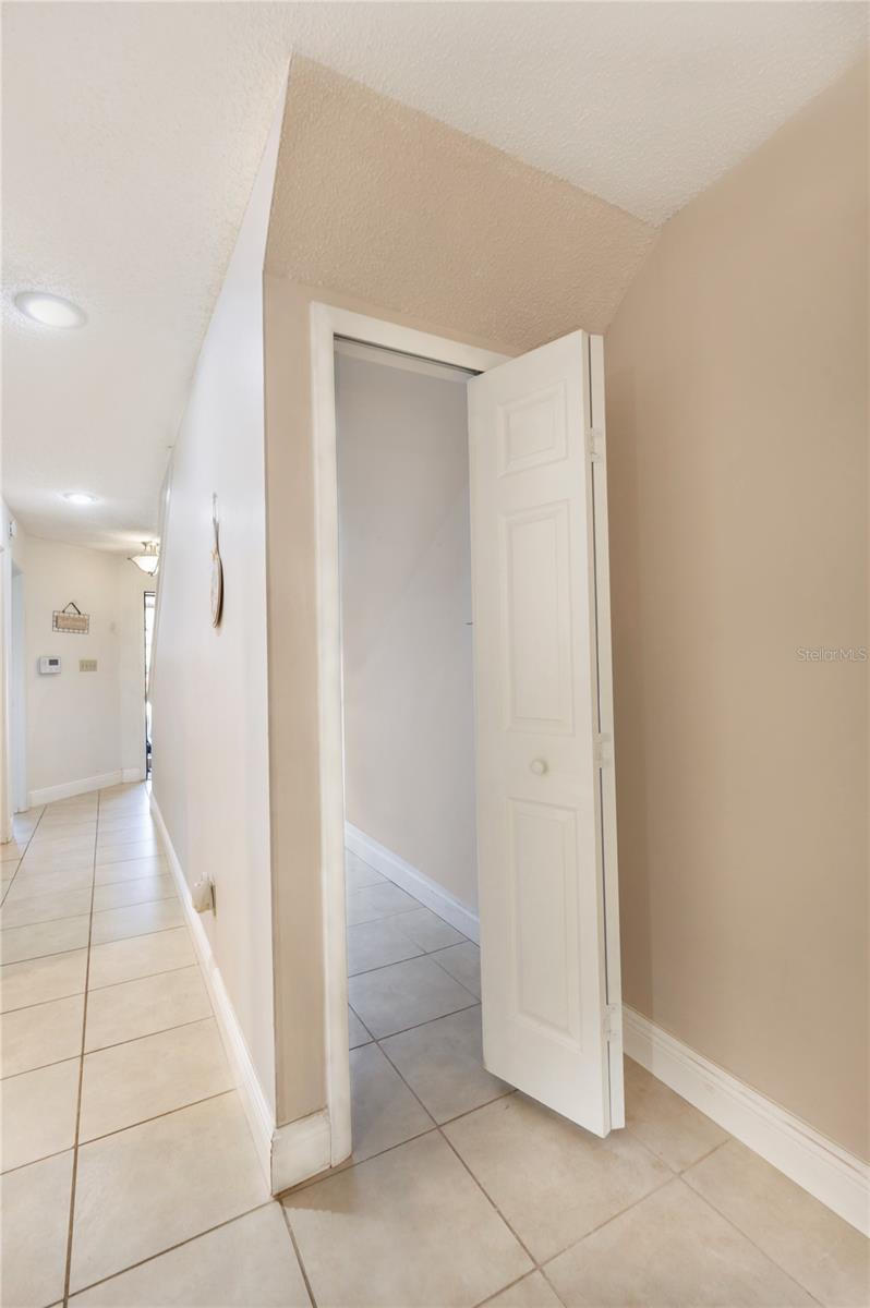 418 CLUB DR