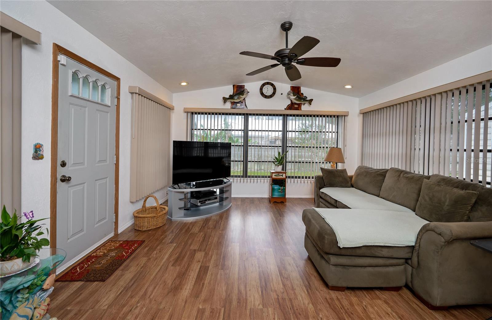 2330 PINE TREE DR