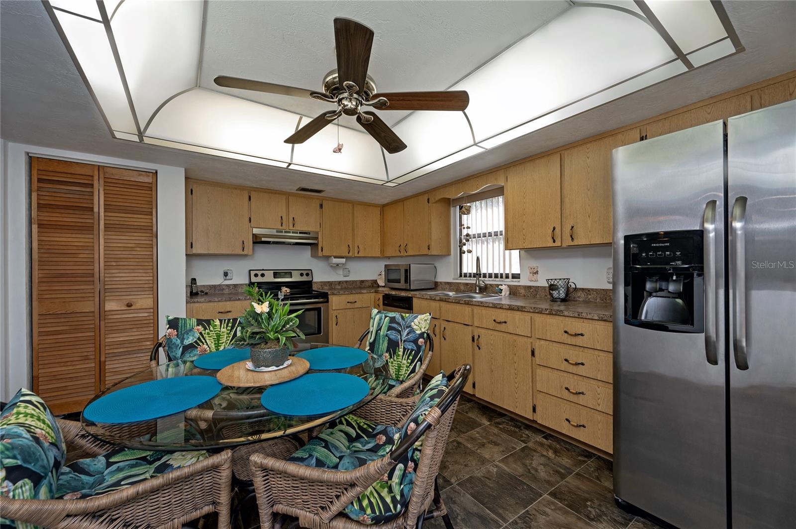 2330 PINE TREE DR