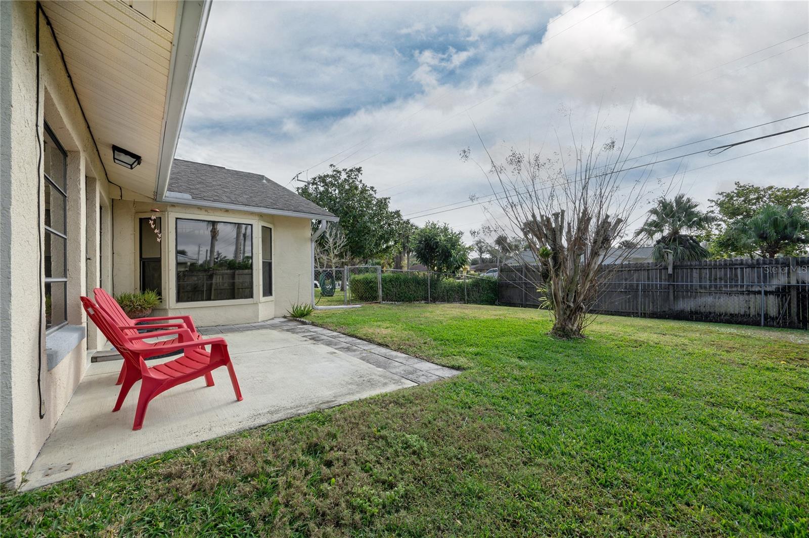2330 PINE TREE DR