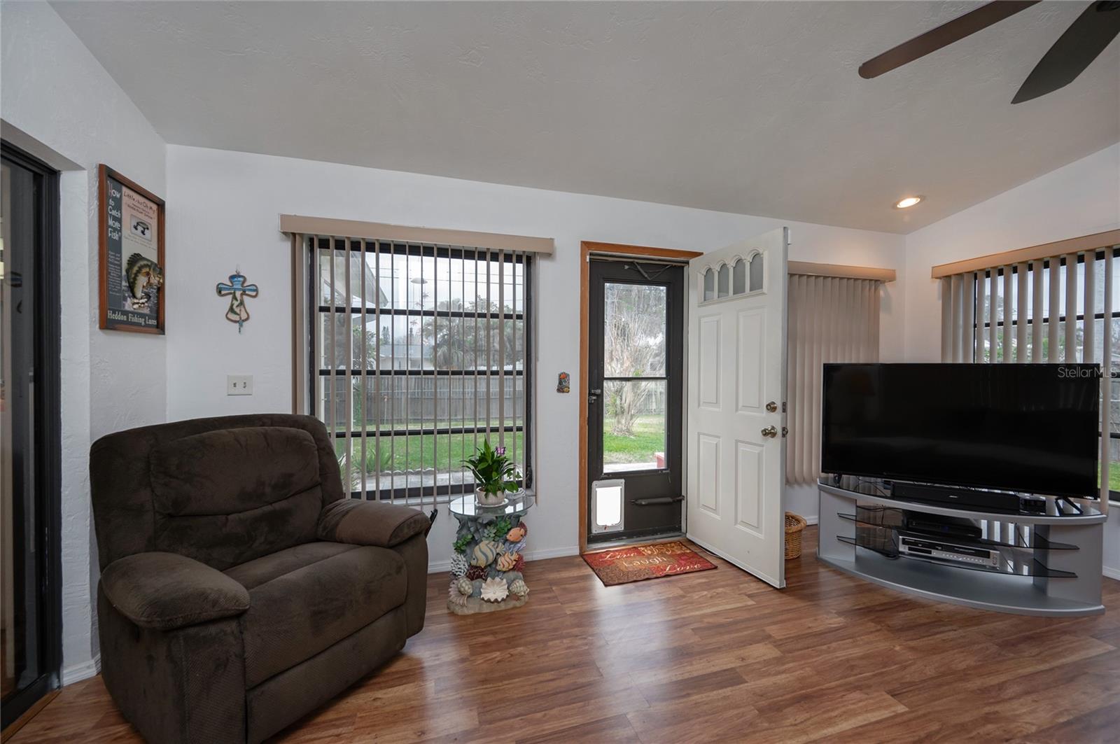 2330 PINE TREE DR