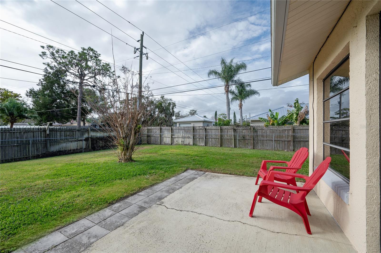 2330 PINE TREE DR