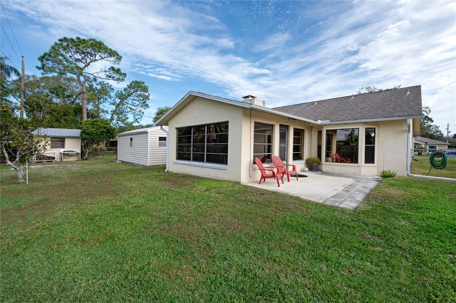 2330 PINE TREE DR