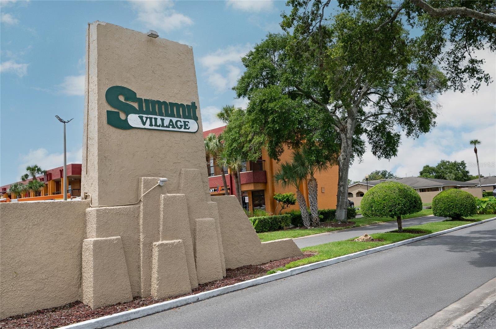 544 CASCADE CIR #102