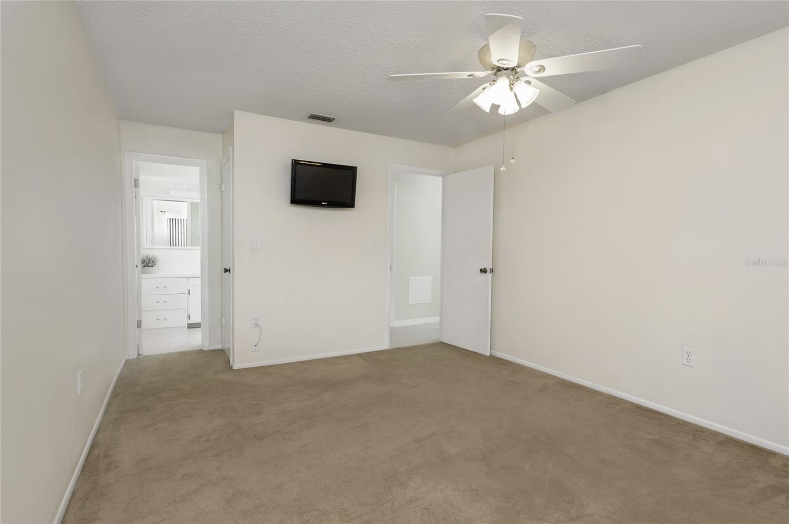 544 CASCADE CIR #102