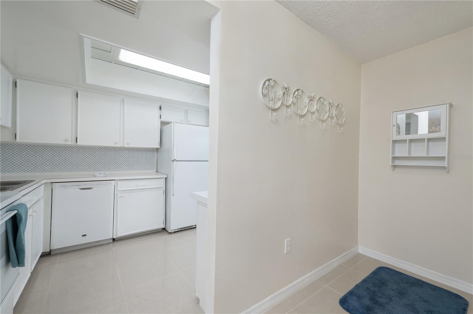544 CASCADE CIR #102