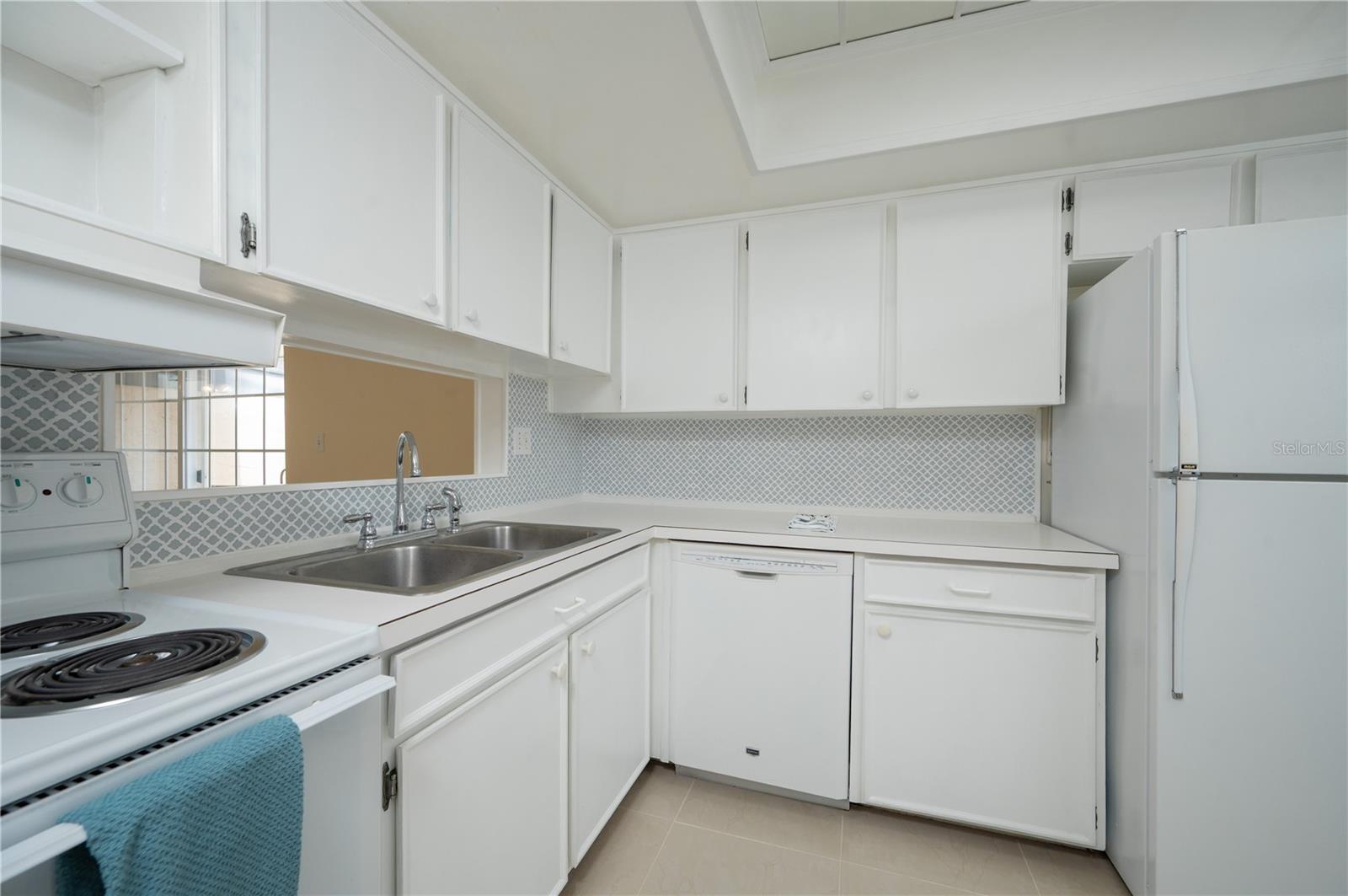 544 CASCADE CIR #102
