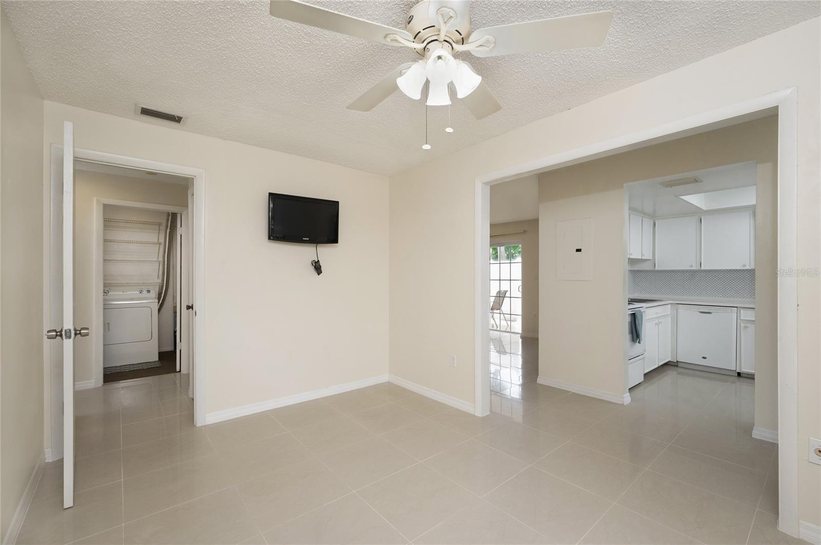 544 CASCADE CIR #102