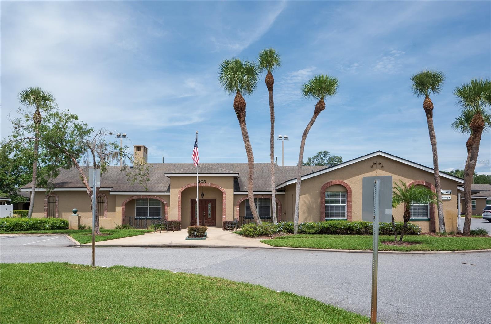 544 CASCADE CIR #102