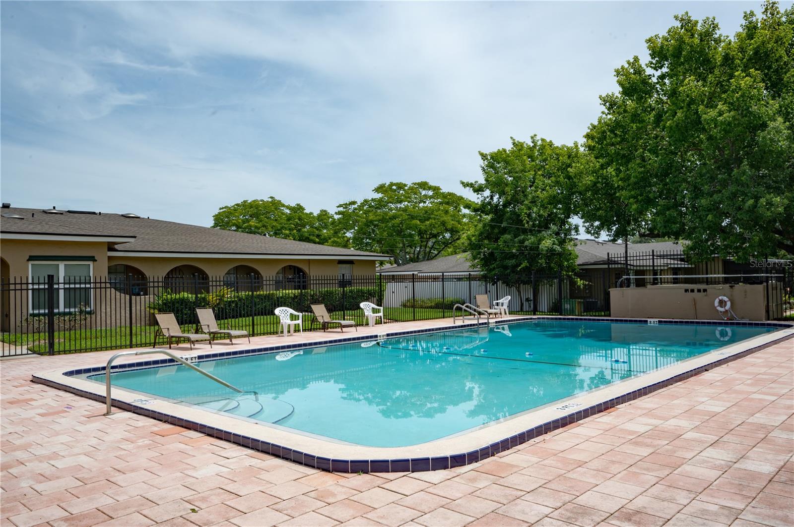 544 CASCADE CIR #102