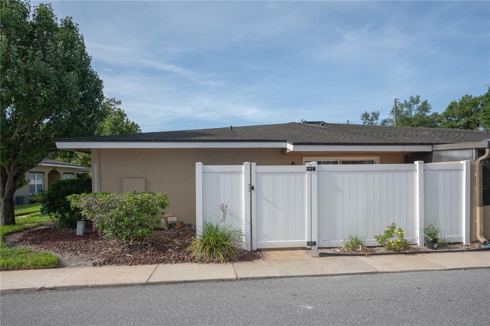 544 CASCADE CIR #102