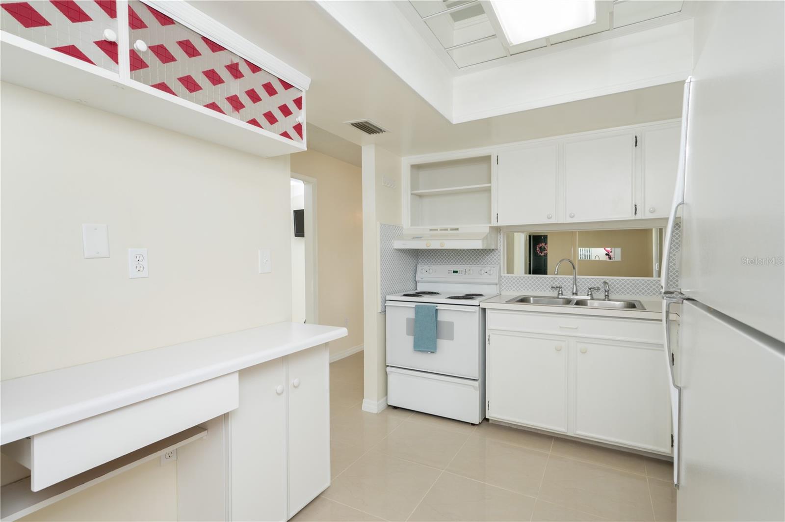 544 CASCADE CIR #102