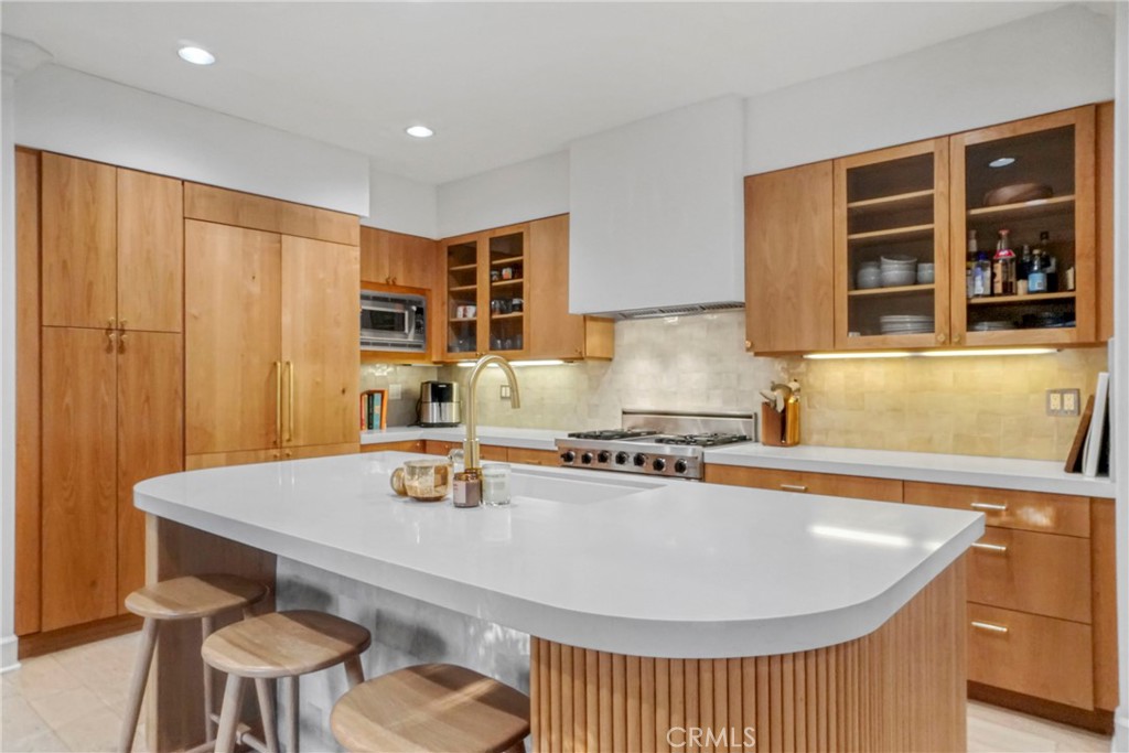 133 Hollister Avenue