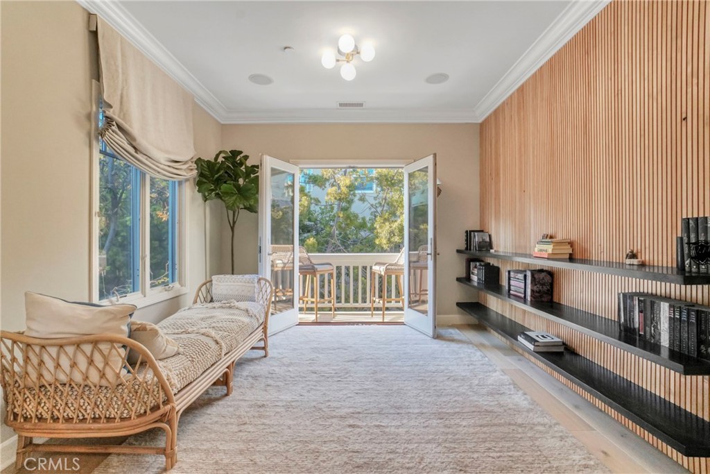 133 Hollister Avenue