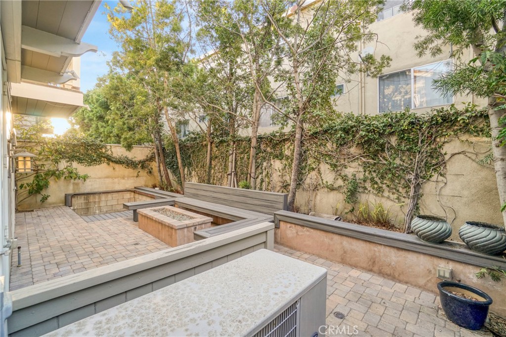 133 Hollister Avenue