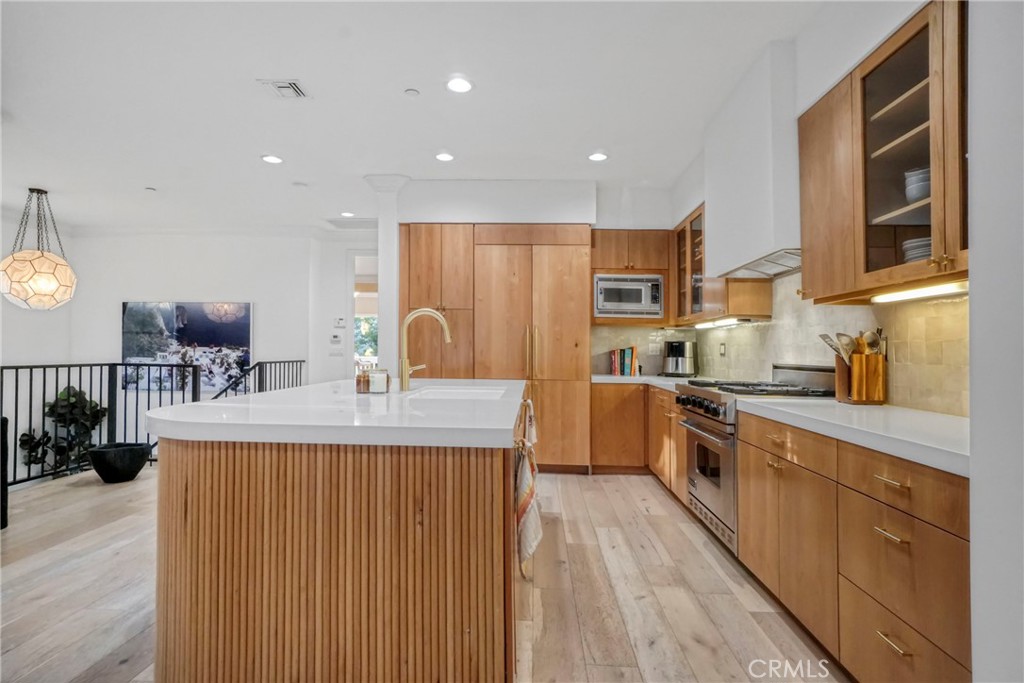 133 Hollister Avenue