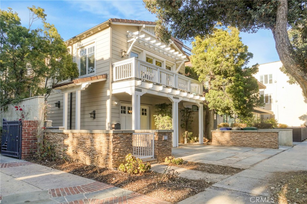 133 Hollister Avenue