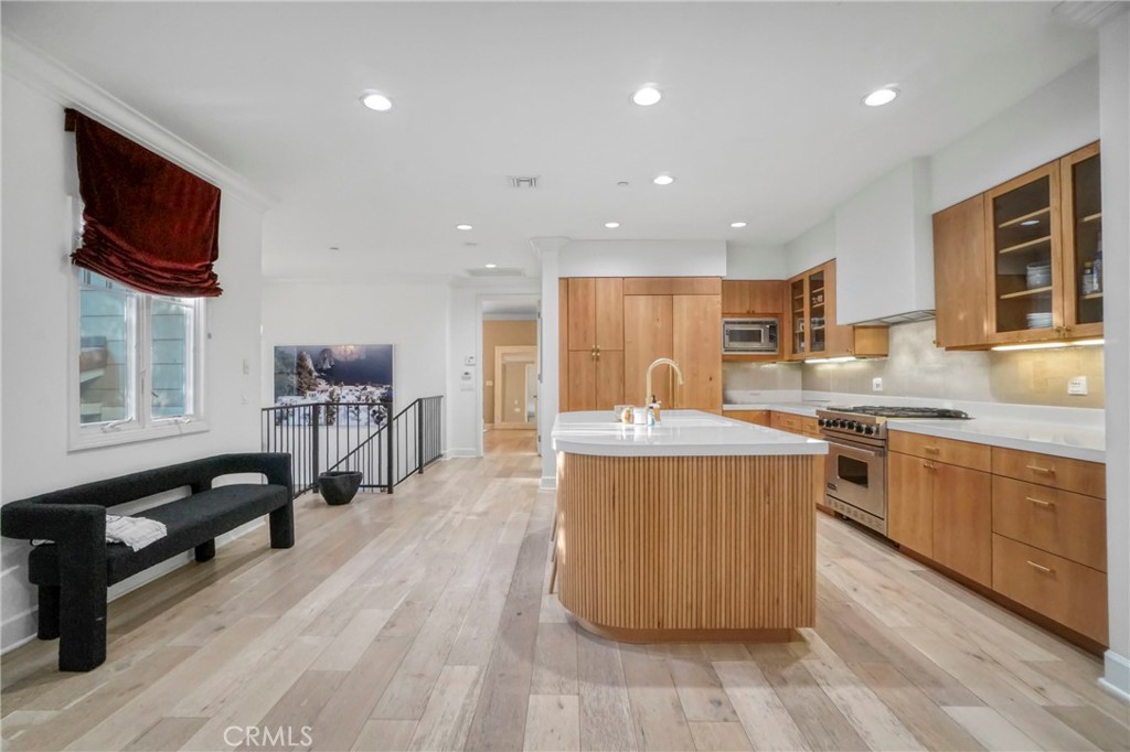 133 Hollister Avenue