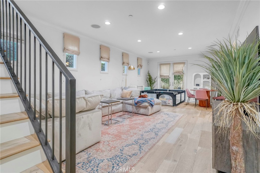 133 Hollister Avenue