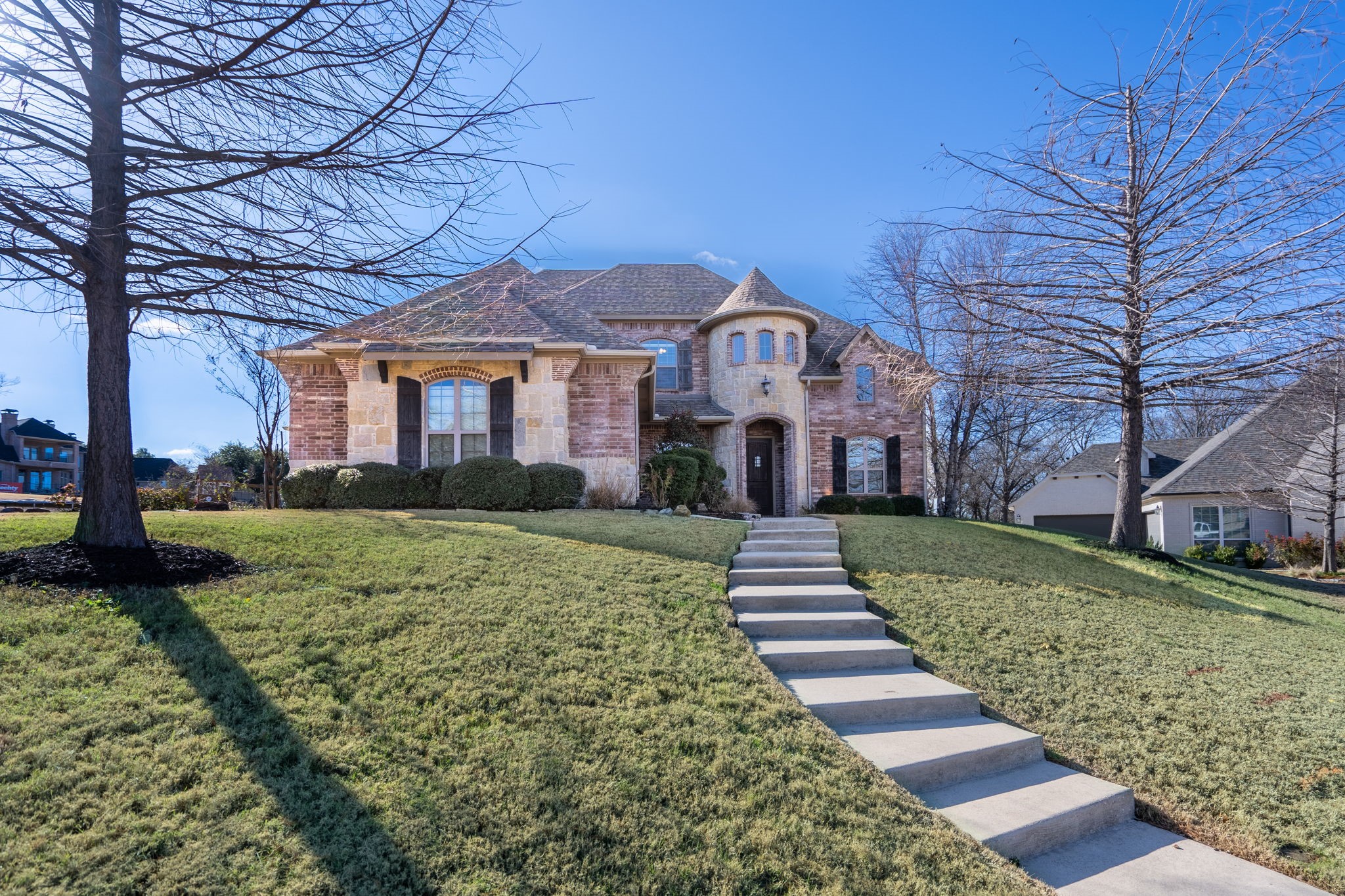 905 Majestic Point