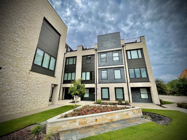 4060 Spring Valley Road 202