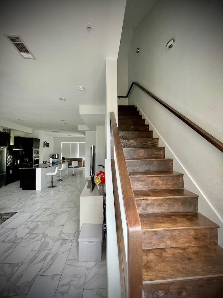 4060 Spring Valley Road 202
