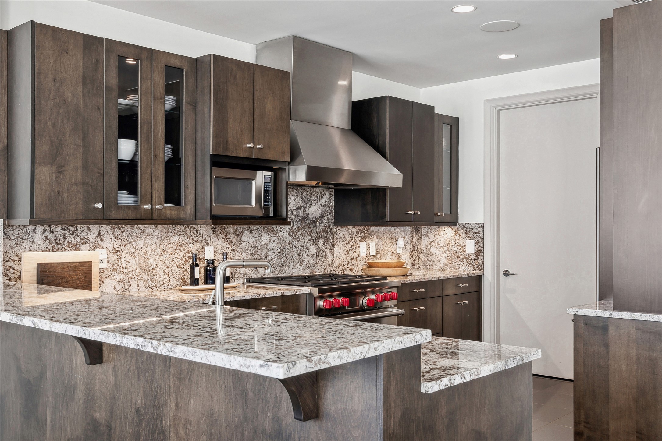 2555 N Pearl Street 1204