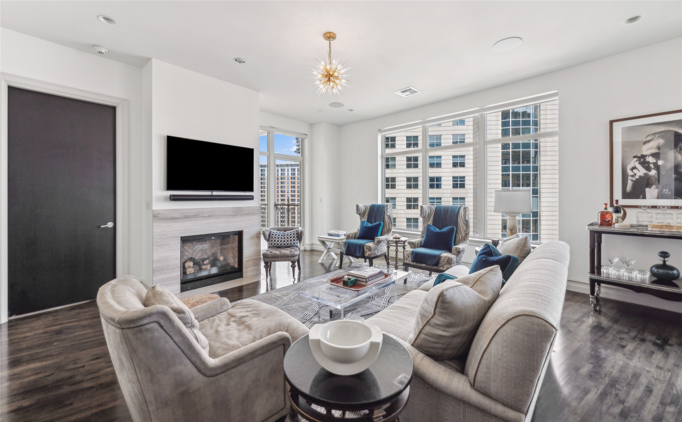 2555 N Pearl Street 1204