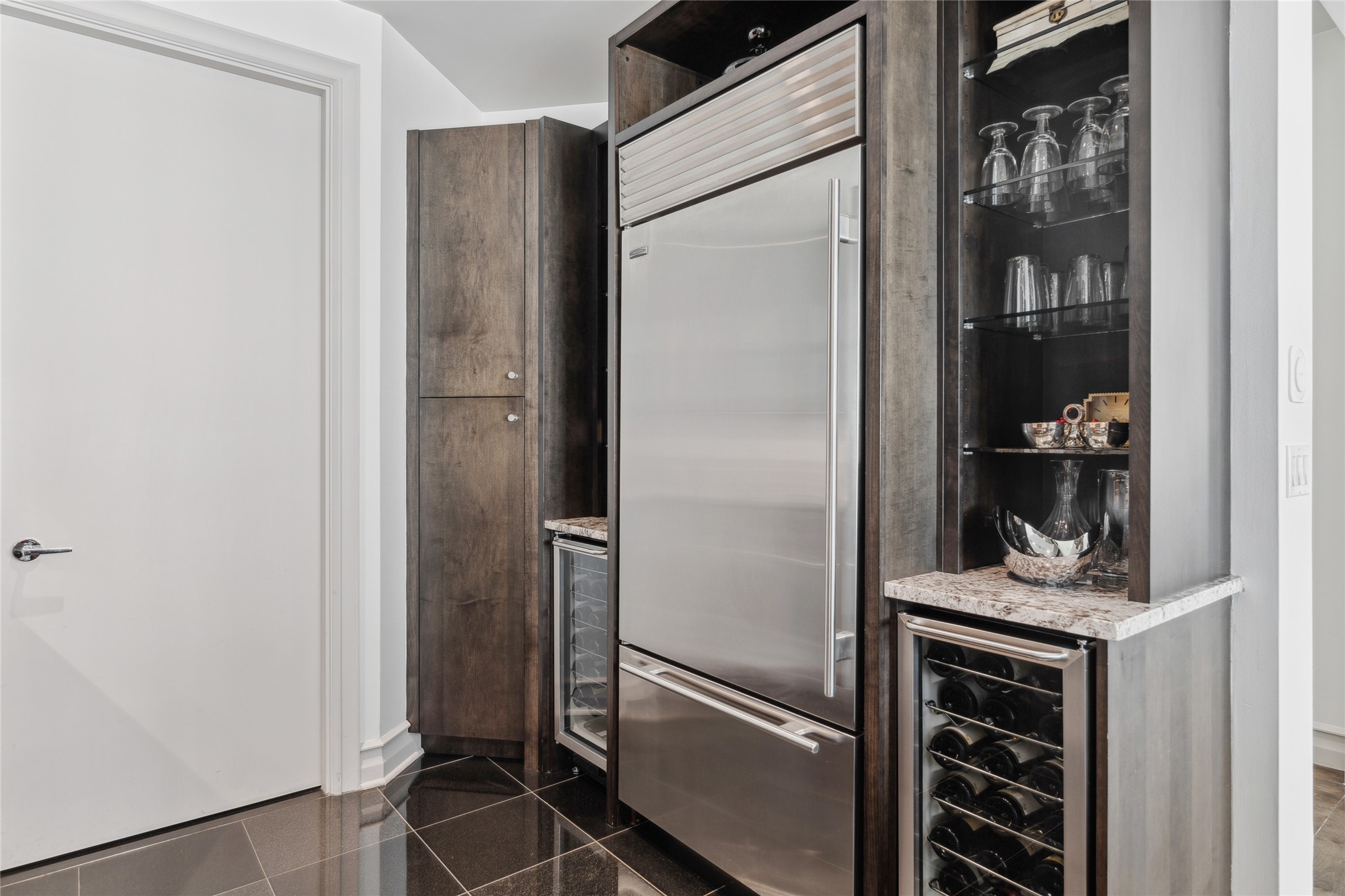 2555 N Pearl Street 1204