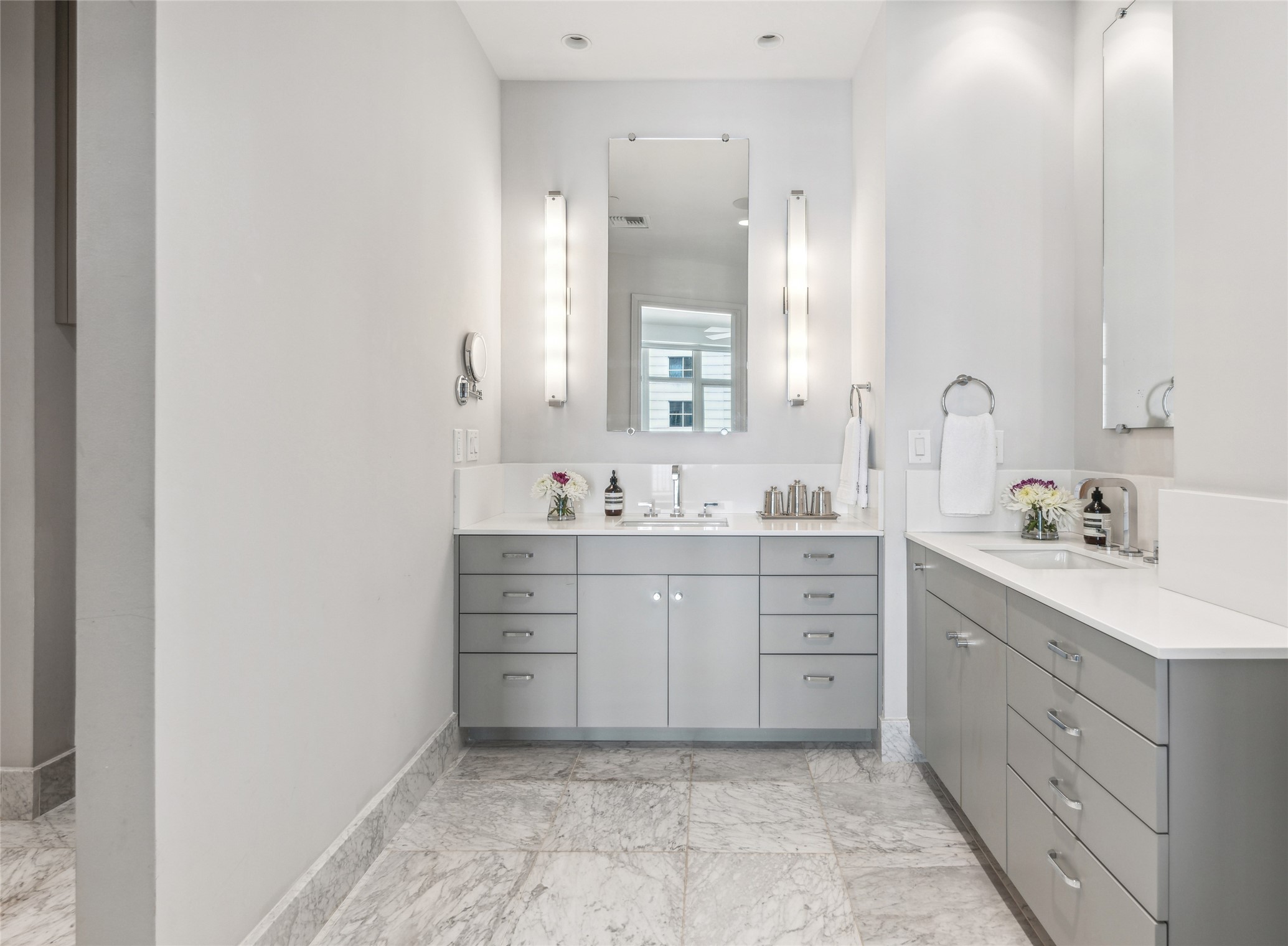 2555 N Pearl Street 1204