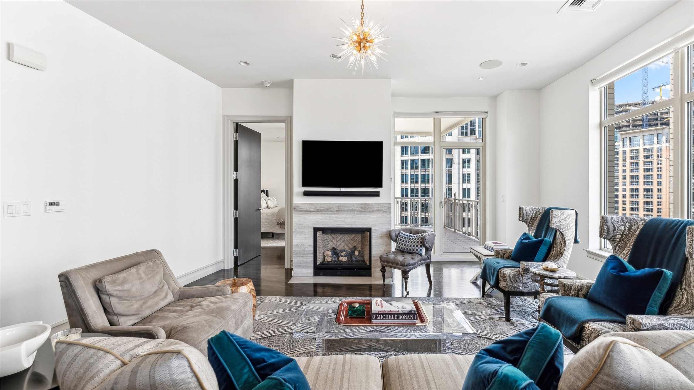 2555 N Pearl Street 1204