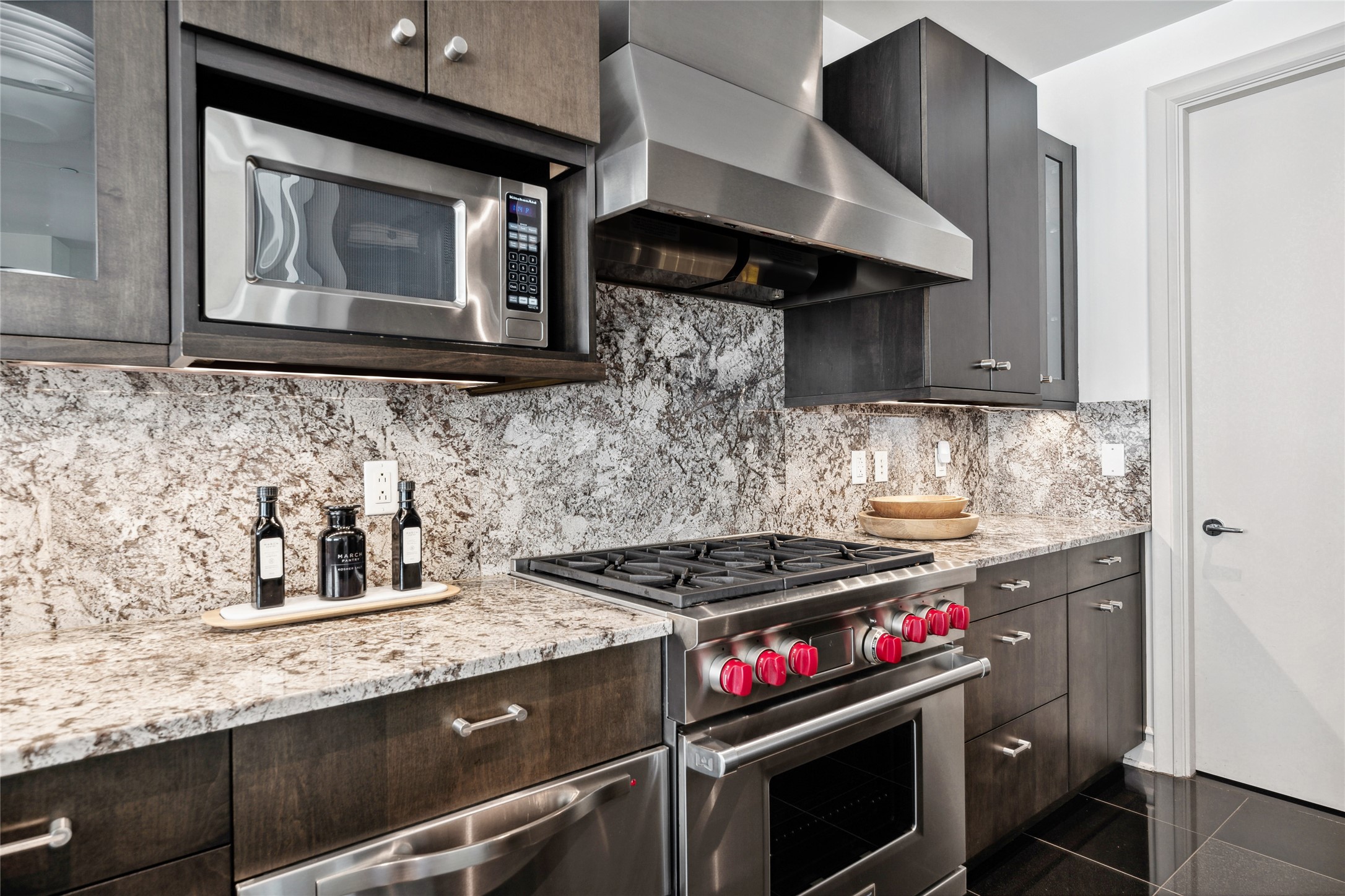 2555 N Pearl Street 1204