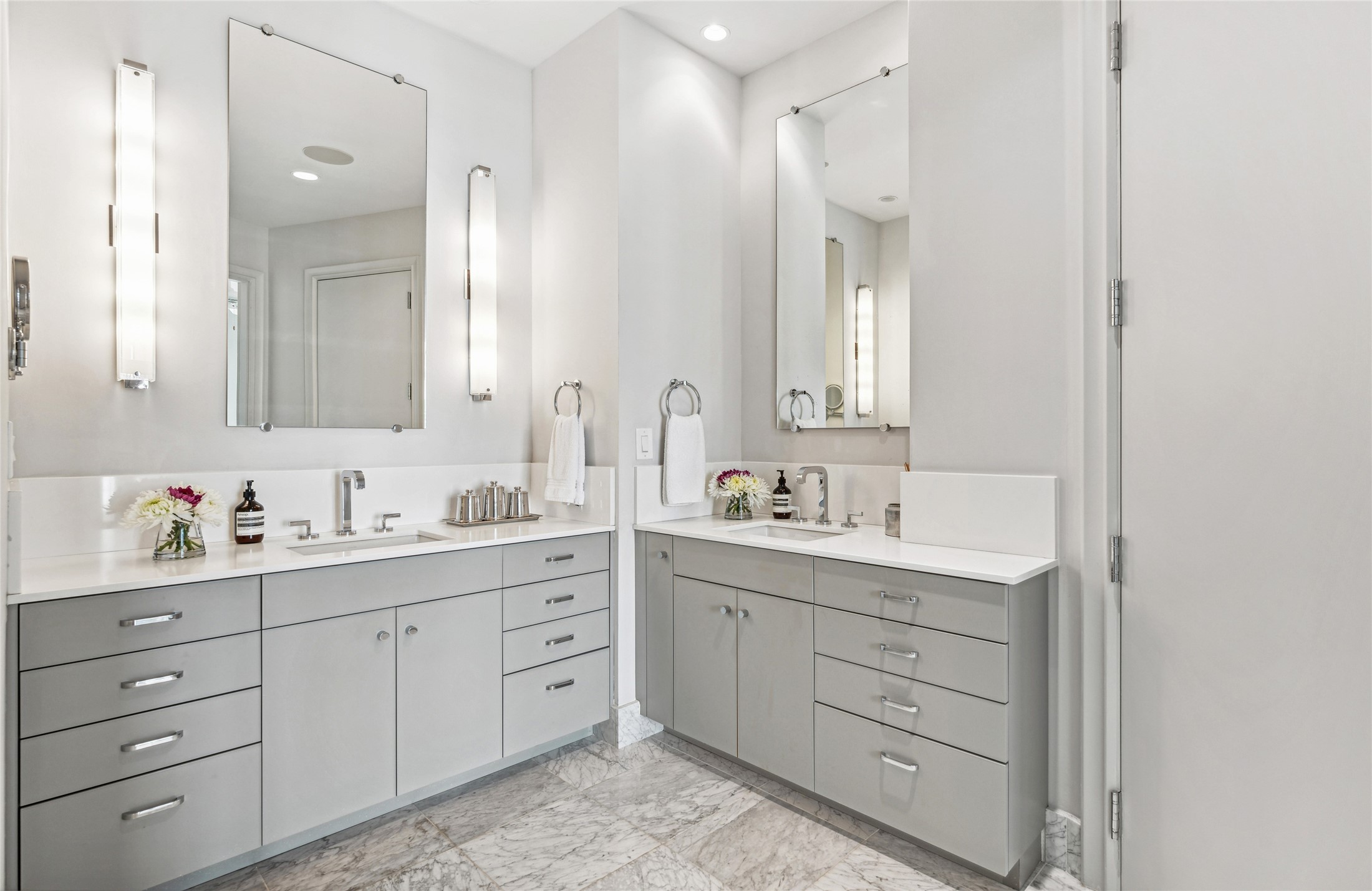 2555 N Pearl Street 1204