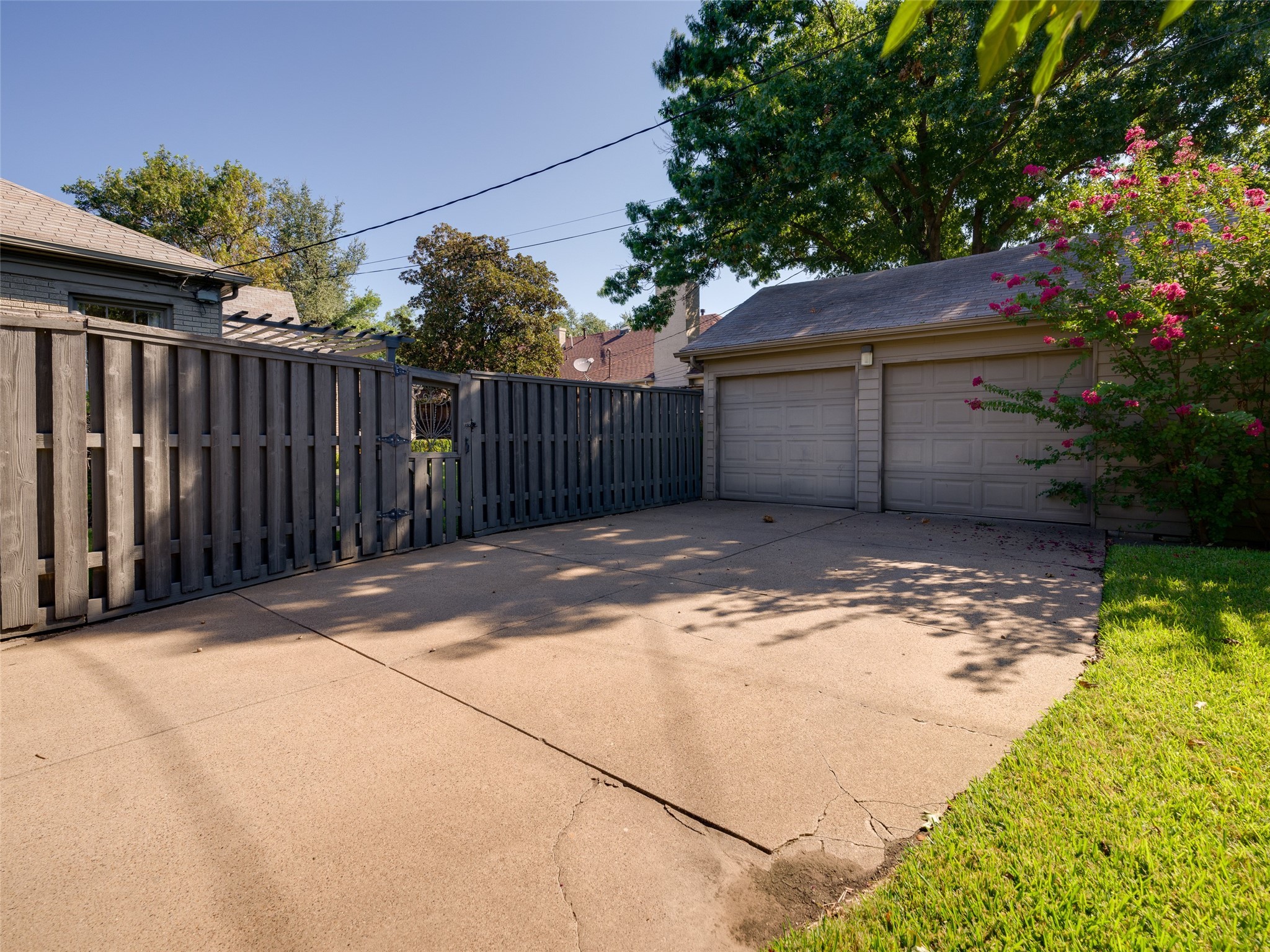 4545 N Versailles Avenue