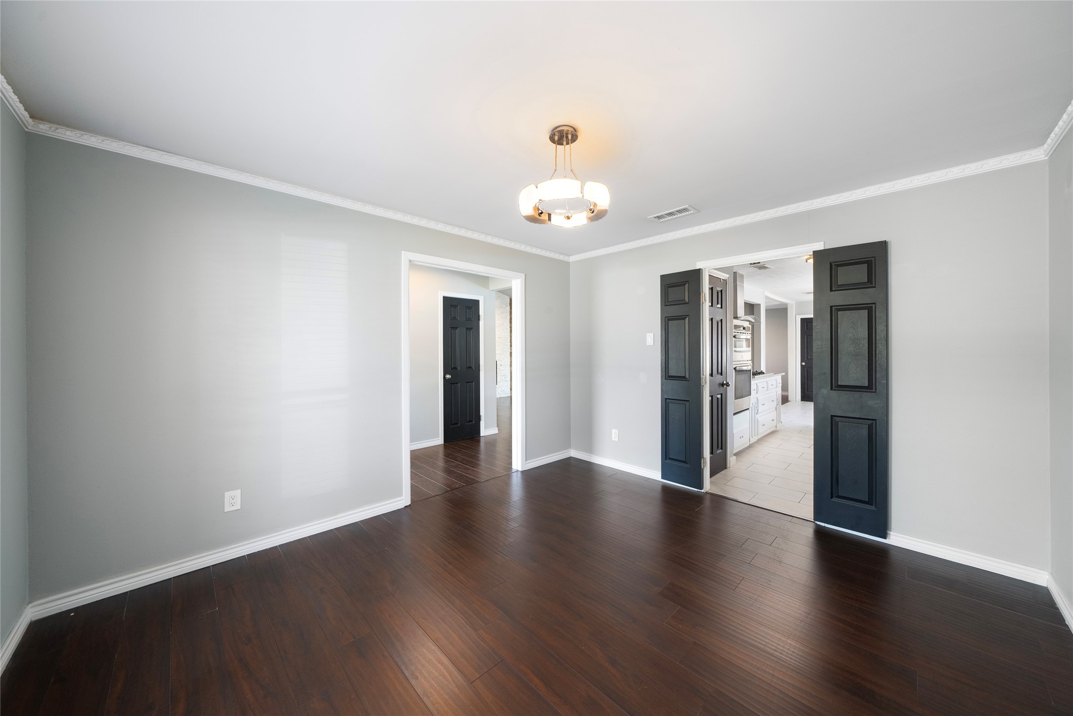 2100 Mistletoe Drive