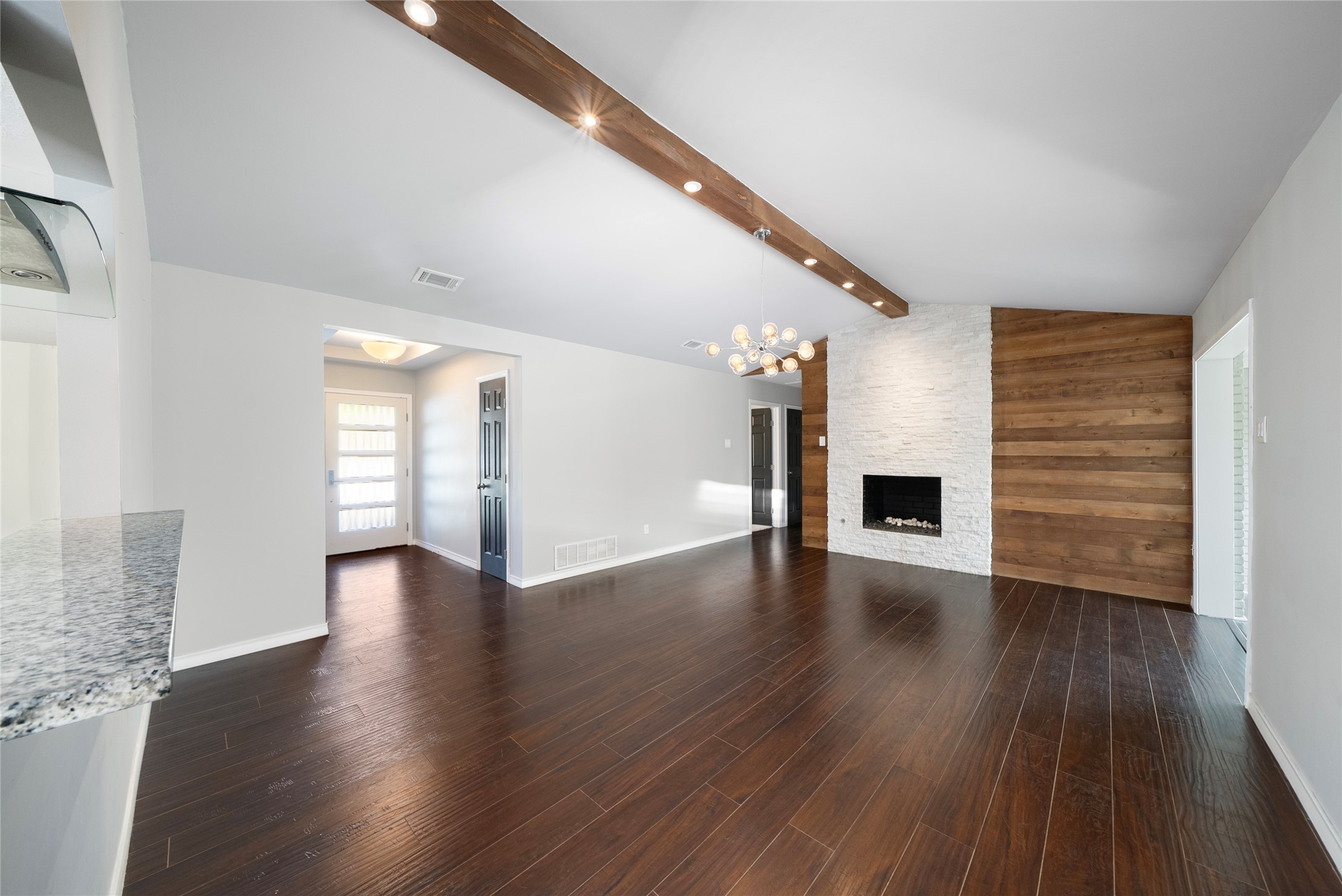 2100 Mistletoe Drive