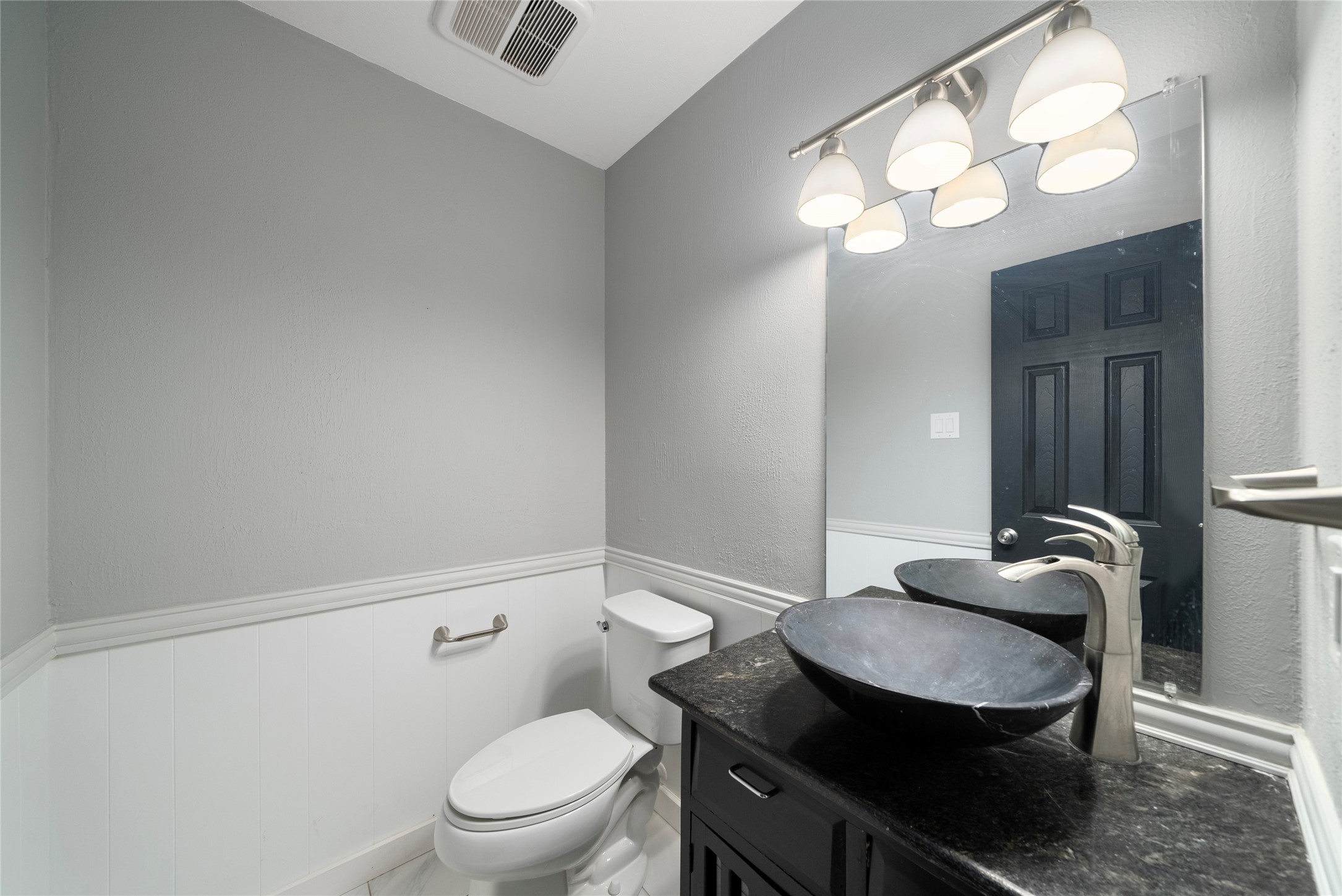 2100 Mistletoe Drive