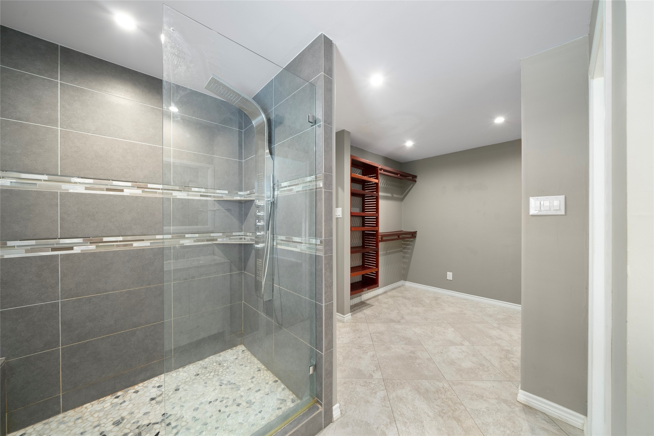 2100 Mistletoe Drive