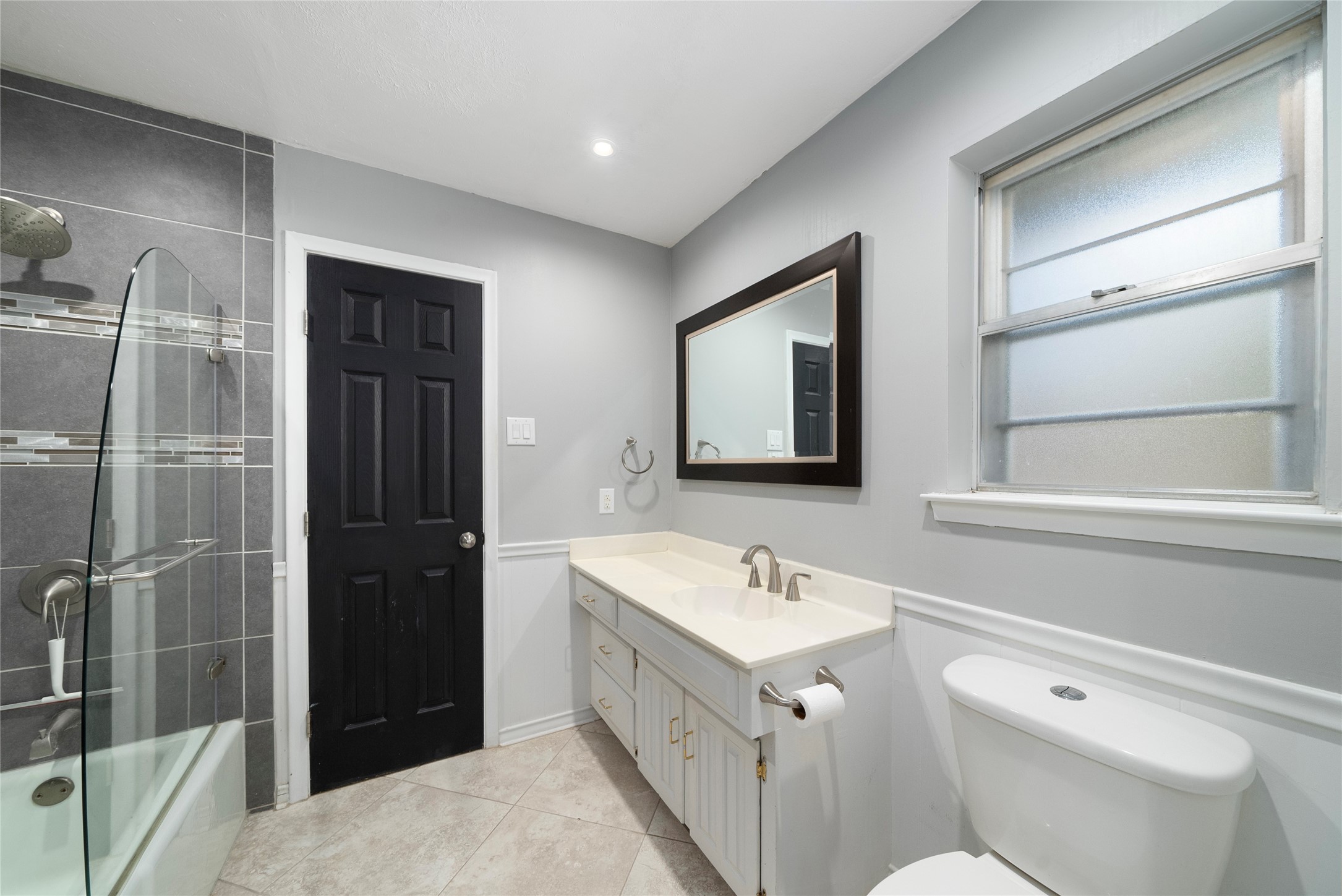 2100 Mistletoe Drive