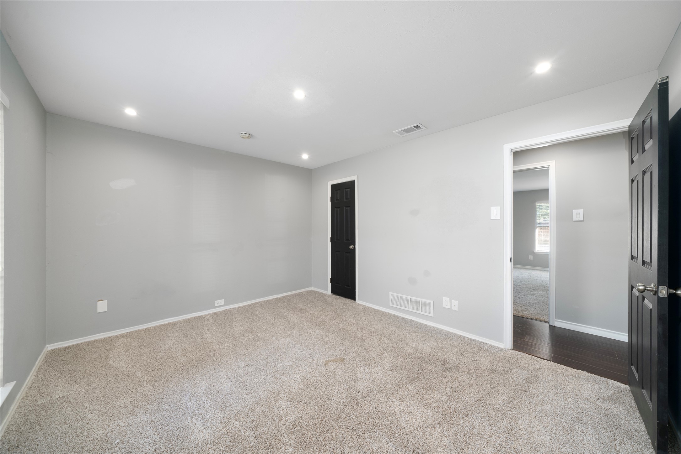 2100 Mistletoe Drive