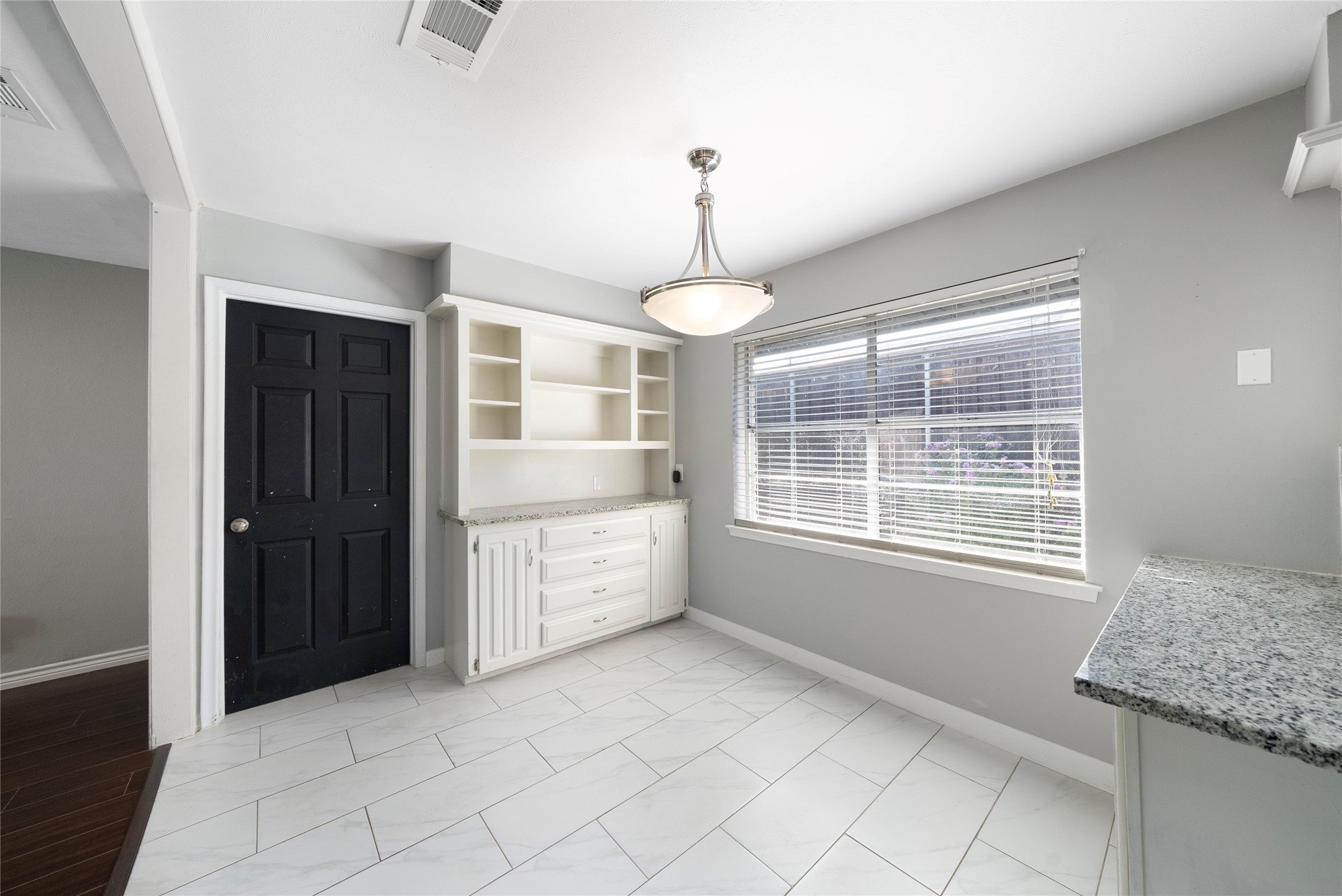 2100 Mistletoe Drive