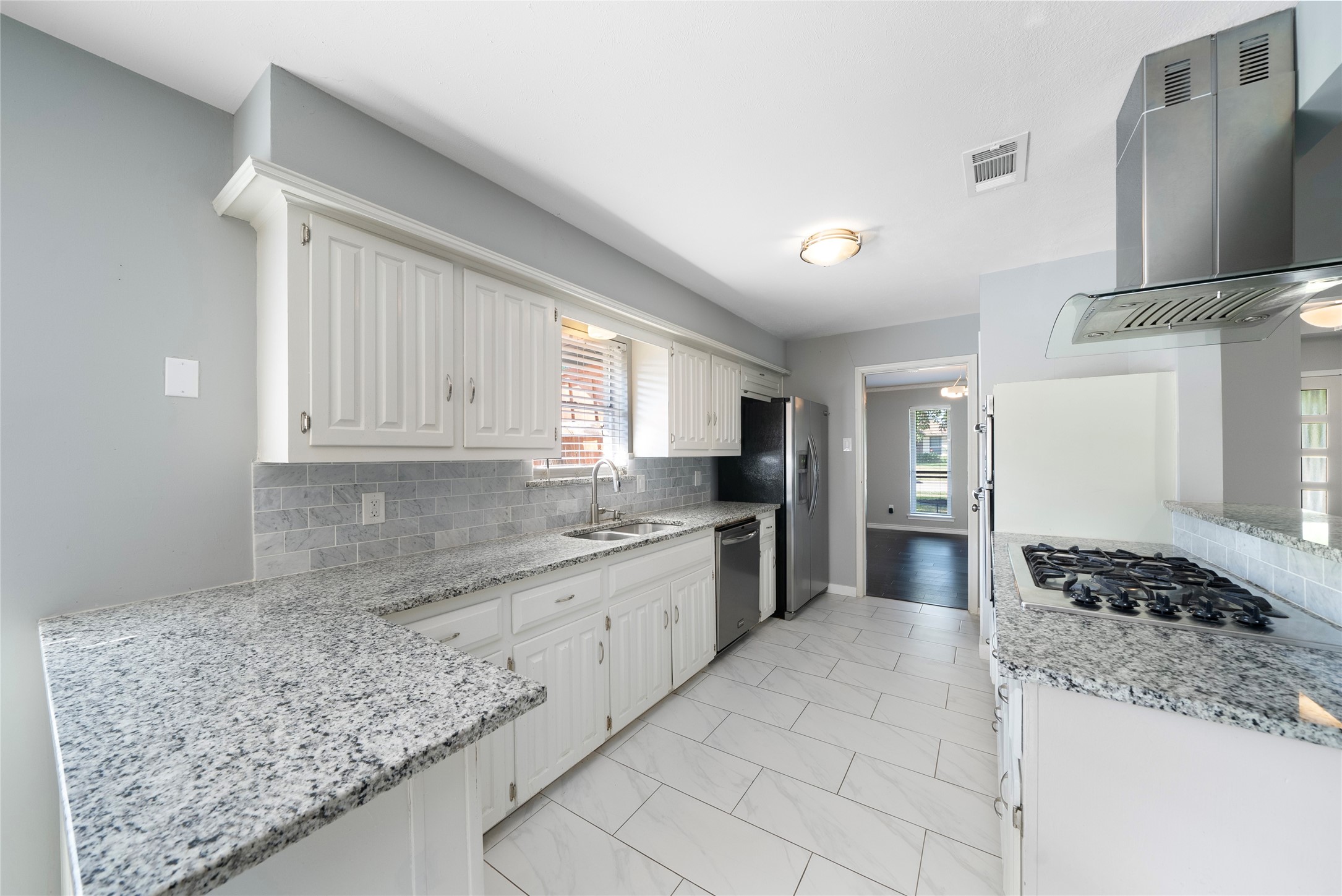 2100 Mistletoe Drive