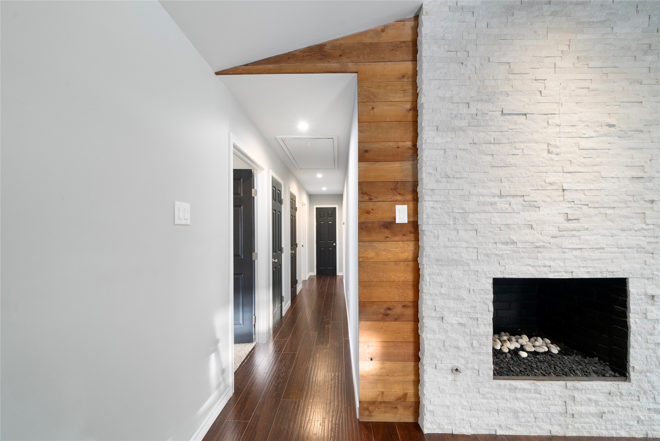 2100 Mistletoe Drive